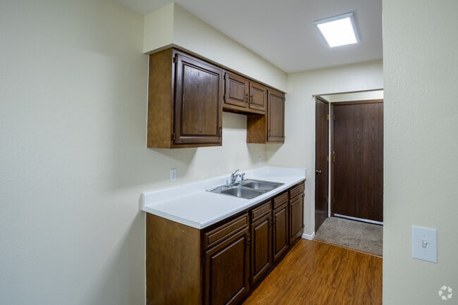 2BR, 1BA - 740SF - Kitchen