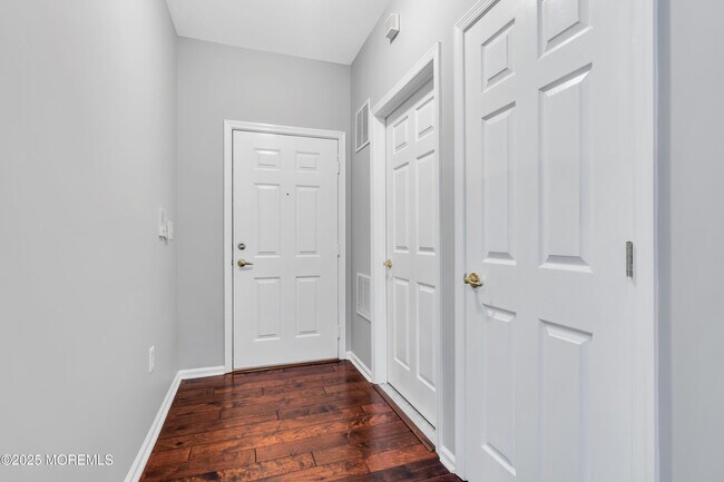 Photo - 694 St Andrews Pl