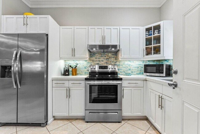 Photo - 625 NE 7th Ave