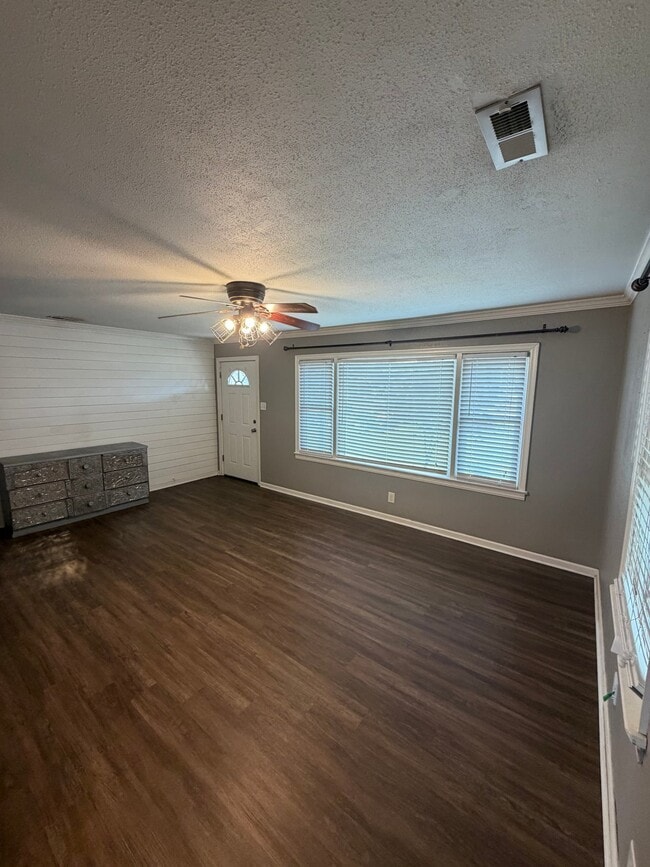 Photo - 139 N Leland Dr