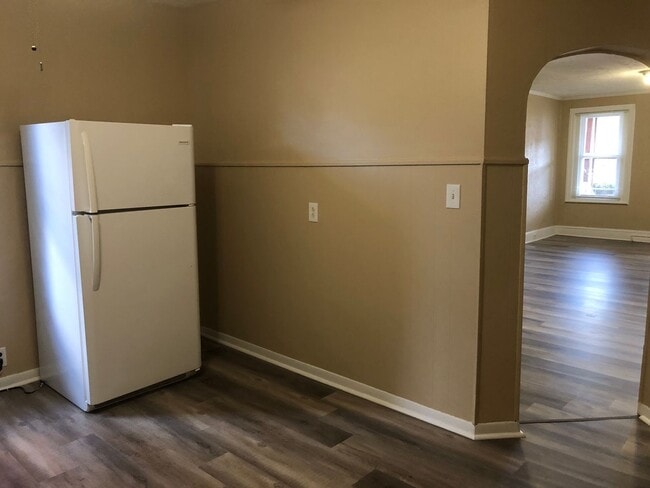 Photo - Great 3 Bedroom Home! Freshly Painted! New Flooring! Large Living Area! Eat-in-Kitchen! Screened ...