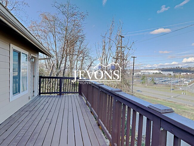 Building Photo - 10709 Roseberg Ave S Unit A