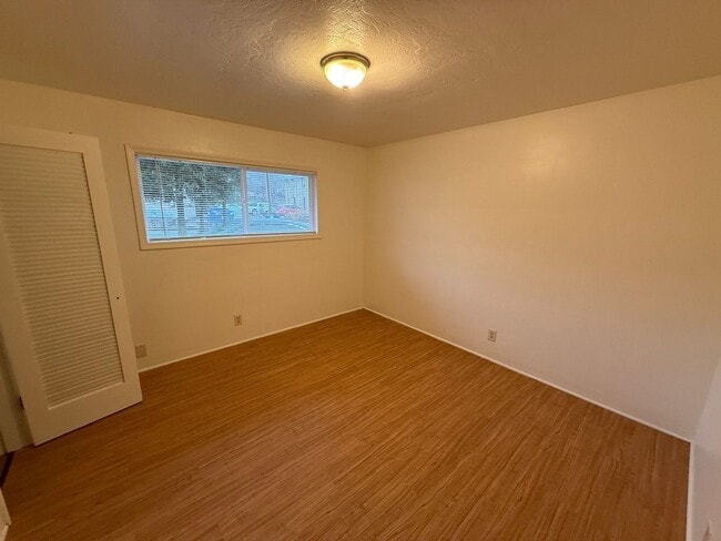 Photo - 1137 Saginaw St S