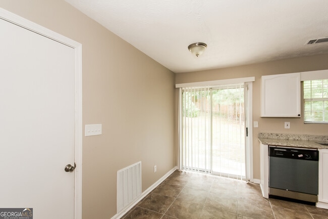 Photo - 640 Windchase Pl