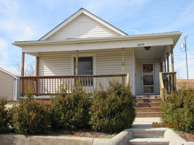 Great location! 2br house with detached g... - Great location!  2br house with detached g...