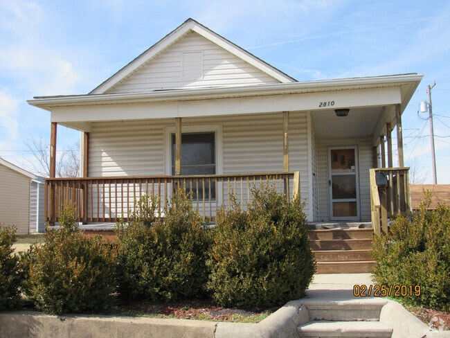 Building Photo - Great location!  2br house with detached g...