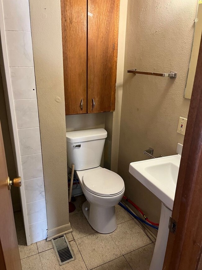 Photo - 320 S 17th St Unidad = 320 S 17th Street #2