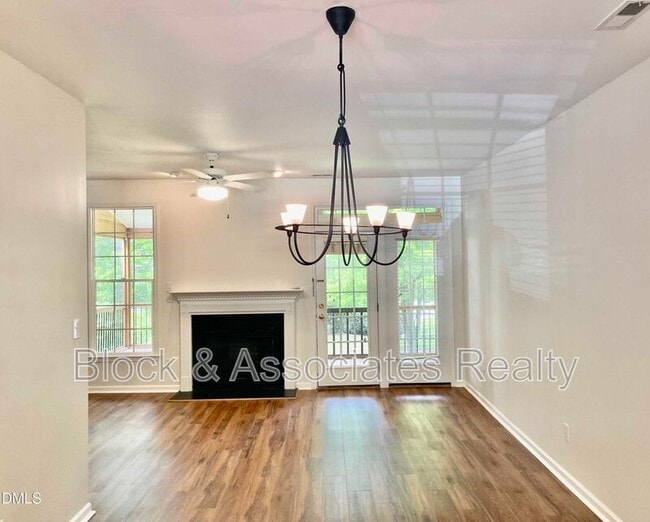 Photo - 803 Knightsborough Way