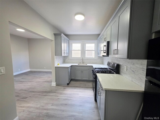 Photo - 147 Jericho Tpke Unidad 2