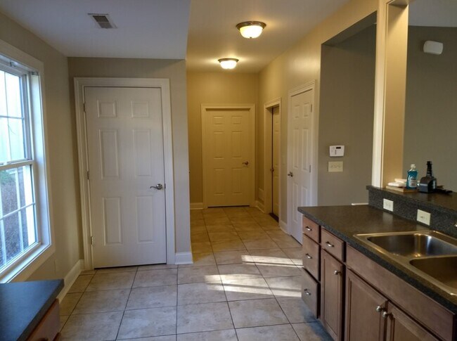 Photo - 704 E Stewart St