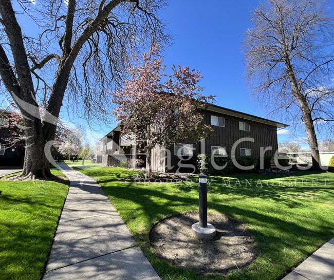 Building Photo - Convenient 2 Bedroom 2 Bathroom Condo Living "In The Trees" with On-Site Amenities Unit M-1