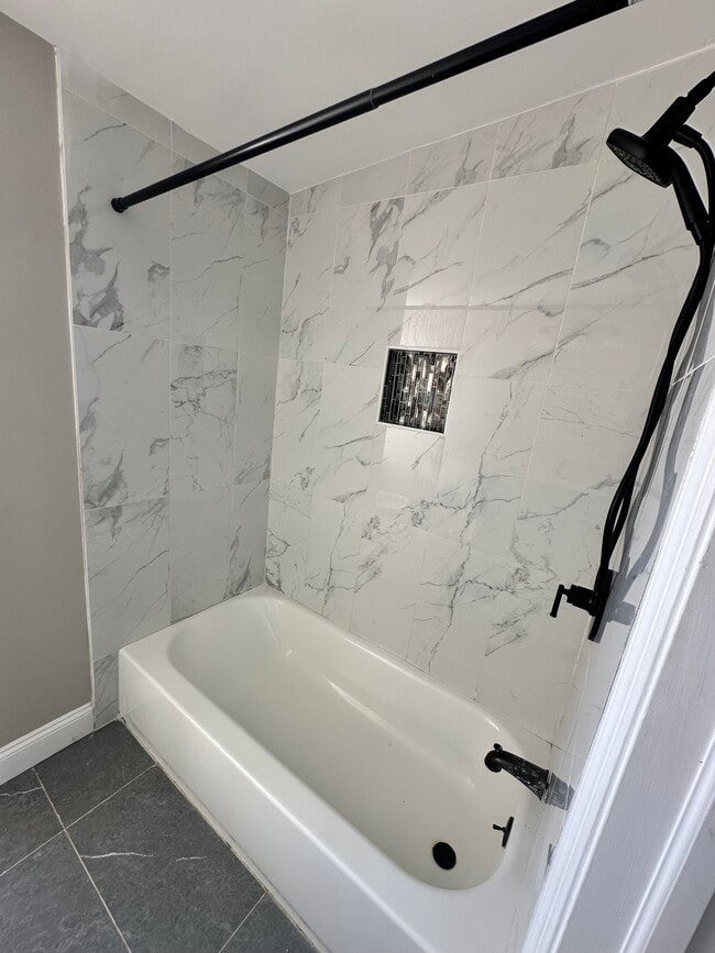 Photo - 2544 Turner St