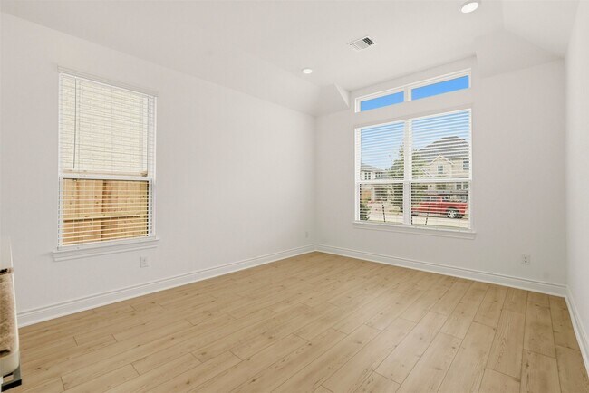 Photo - 25234 Bamburgh Dr