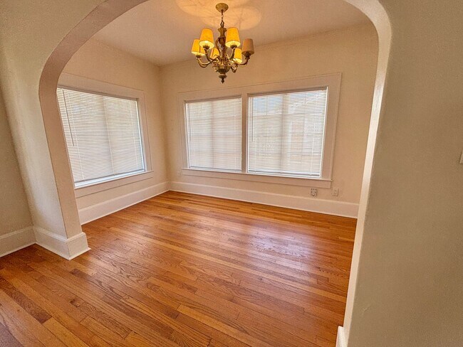 Photo - Beautiful Duplex in Riverside – Move-In Re...