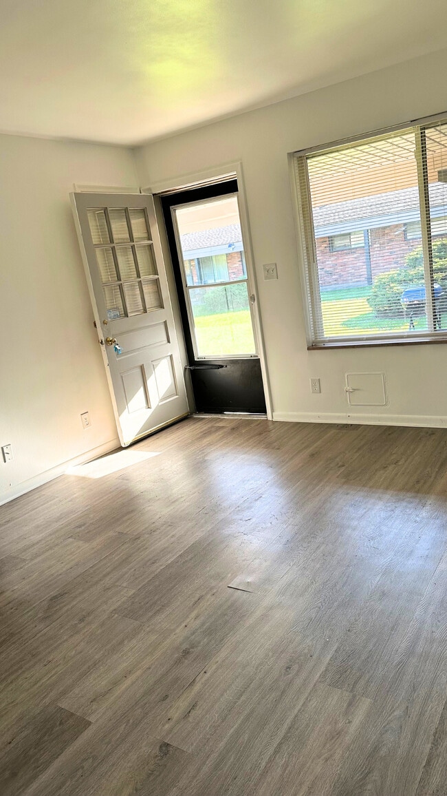 Photo - ONE11 COLLECTION - WOLVERINE LAKE