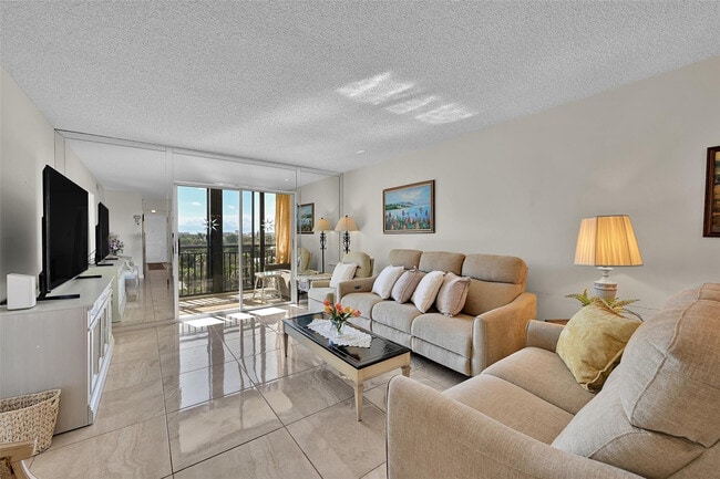 Photo - 2350 NE 14th Street Causeway Unit 609