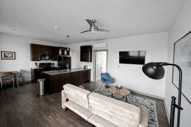 Building Photo - 501 Main St