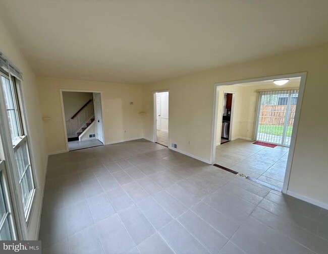 Photo - 753 Chapelgate Dr House