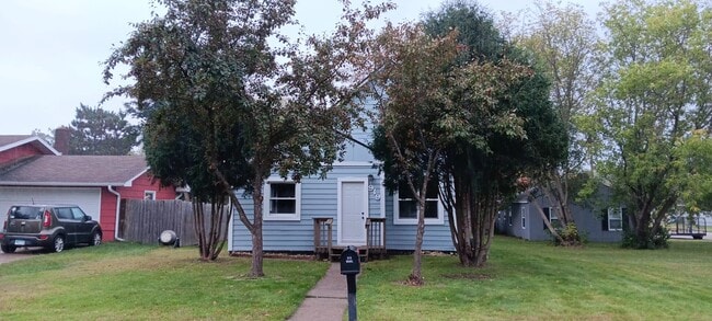 Building Photo - 919 12th Ave NE Rental