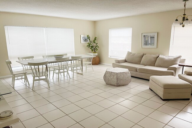 Photo - 6 Lucerne Ave