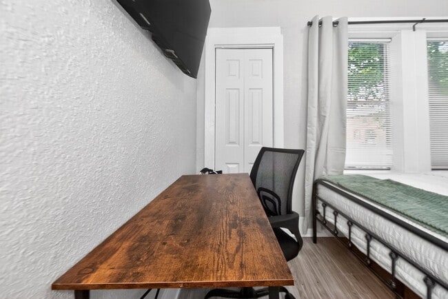 Photo - 2724 Hubbard St