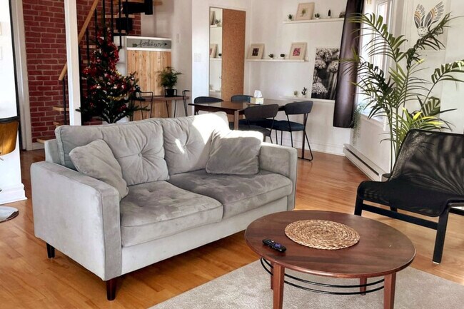 Photo - 3730 Bd Édouard-Montpetit Unit ID1061554P