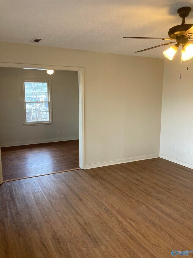 Photo - 3205 Hillandale Rd NW