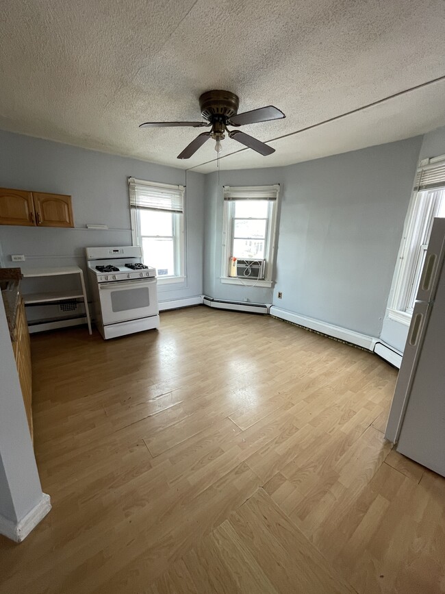 kitchen/dining - 1850 S Clinton Ave