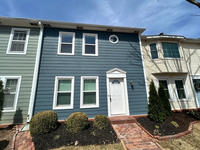 Photo - Well appointed 2 bed, 2.5 bath Townhouse