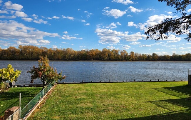 Building Photo - 500 Radcliffe St Unit 1