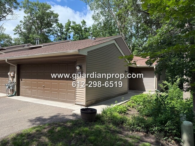 One Level End Unit Townhouse Available Now... - One Level End Unit Townhouse Available Now...