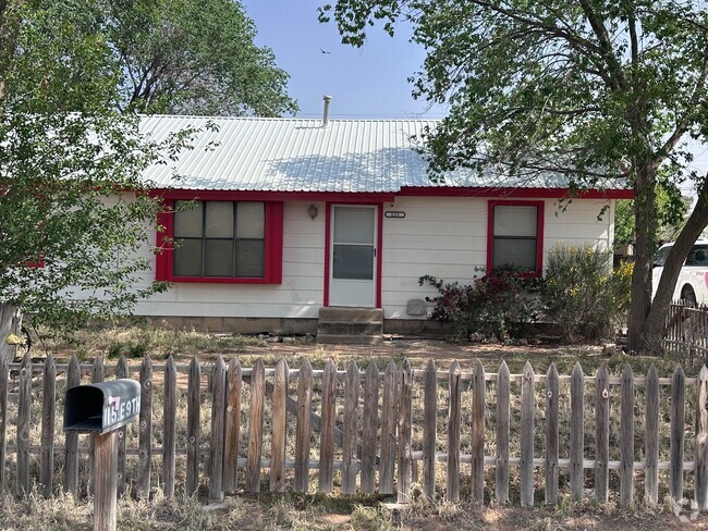 Building Photo - 115 E 9th St Rental