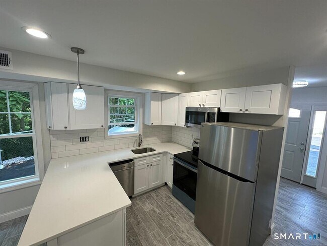 Photo - 1083 Whalley Ave Unit B