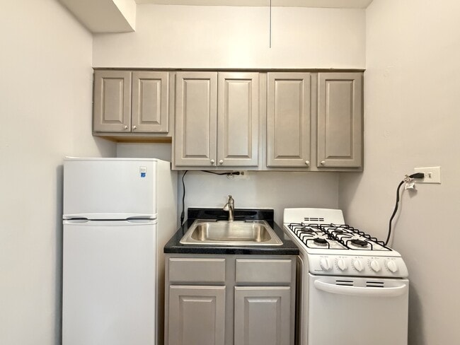 843 W Leland Ave Unit J03P
