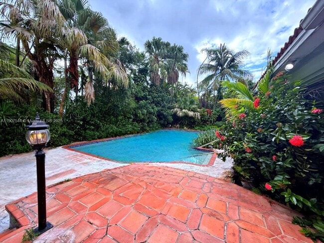 Photo - 1915 Country Club Prado