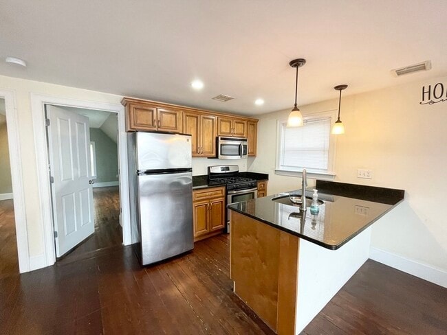 Building Photo - 178 Hillside St Unit 4