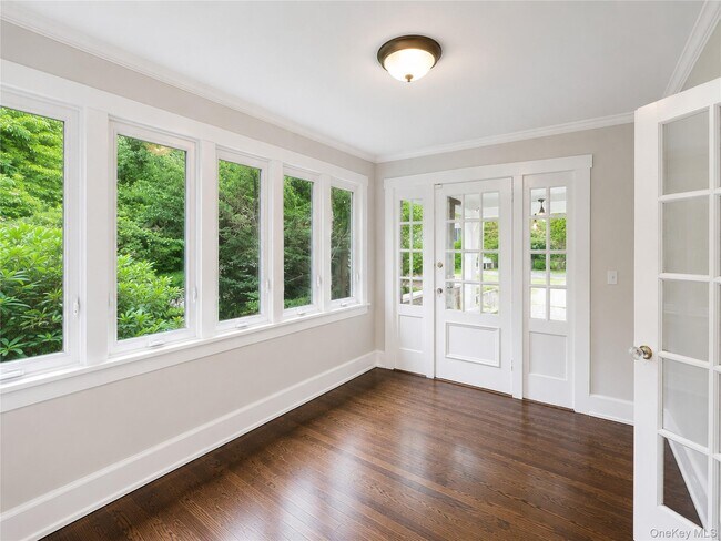 Photo - 162 Ellison Ave