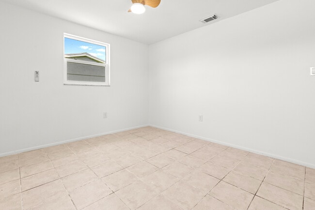 Photo - 1057 Tropical Ave NW