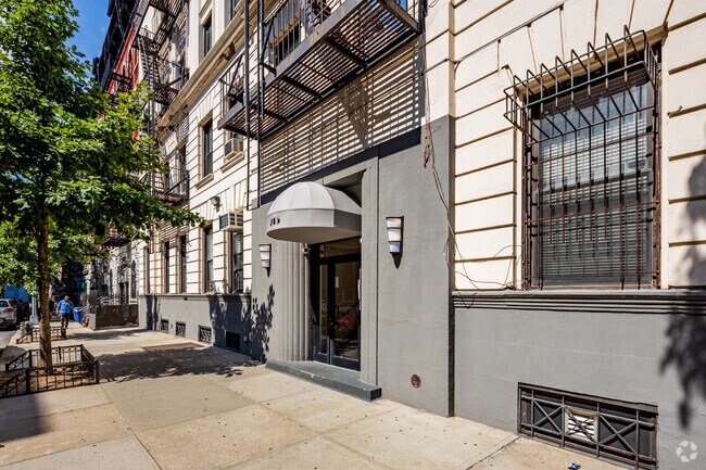 Photo - 215 W 105th St