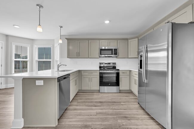 Photo - 225 W Point Dr
