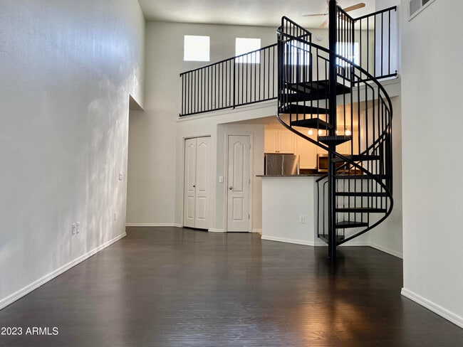 Photo - 1701 E Colter St Unidad 415