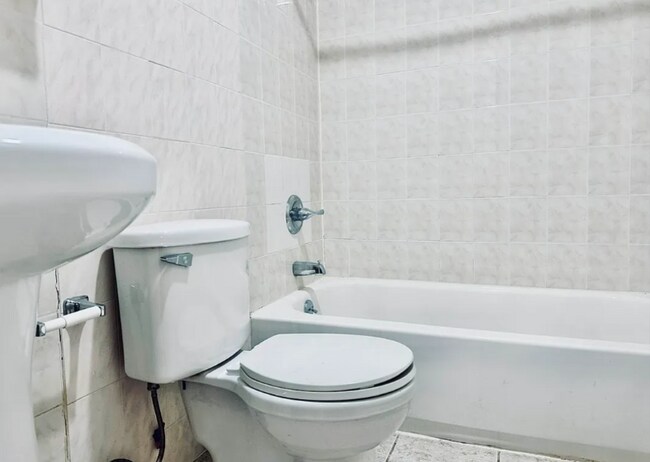 Photo - E.3rd E3rd St Unidad 2