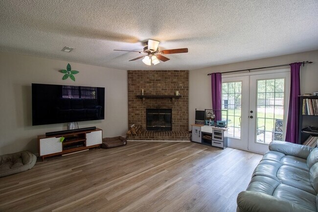 Photo - 21 Pinewood Ln