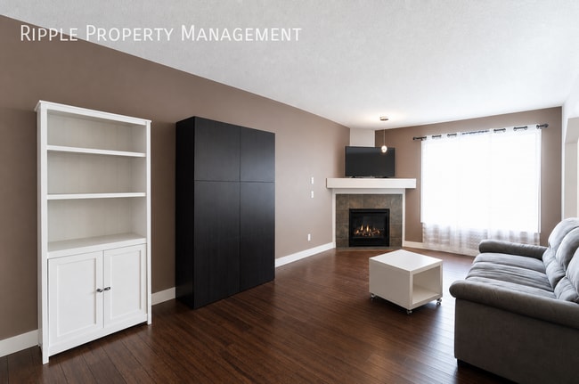 Photo - SPACIOUS 3-BED + DEN, 2.5-BATH HOUSE (UPPER) | PRIVATE BACKYARD | ATTACHED GARAGE