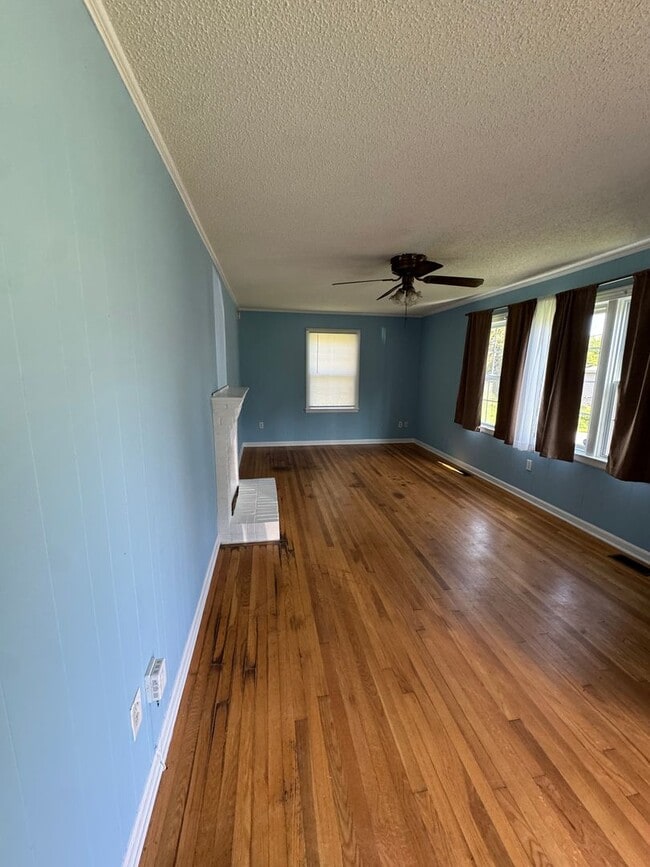 Photo - 829 Montclair Cir NW