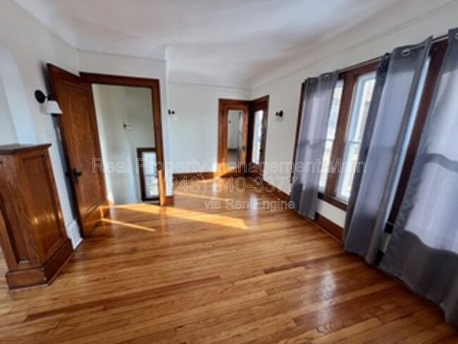 Photo - 9176 Chamberlain St