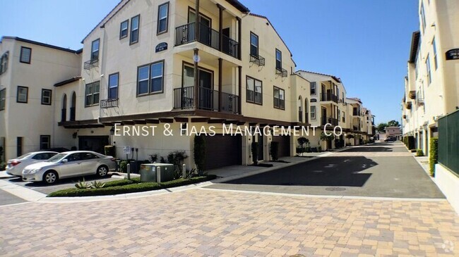 Building Photo - Stunning Luxury Townhouse at Aragon on the... Unit #104