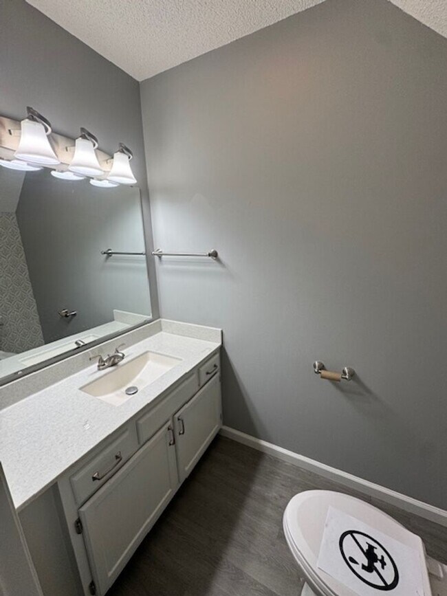 Photo - 7045 Thamesford Dr