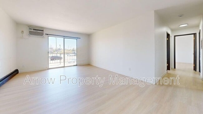 Building Photo - 215 E Arbor Ave