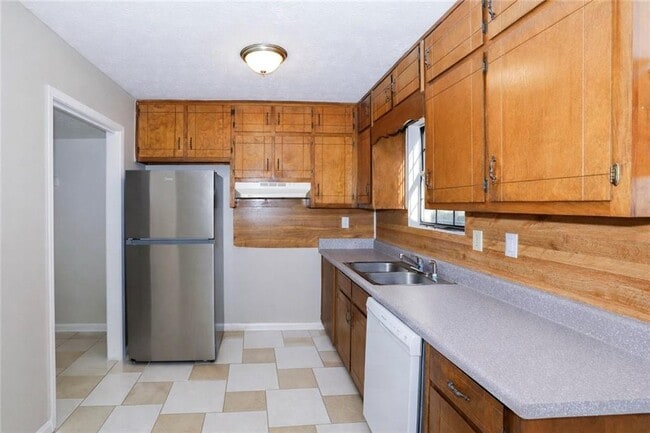 Photo - 320 Sprucewood Ct